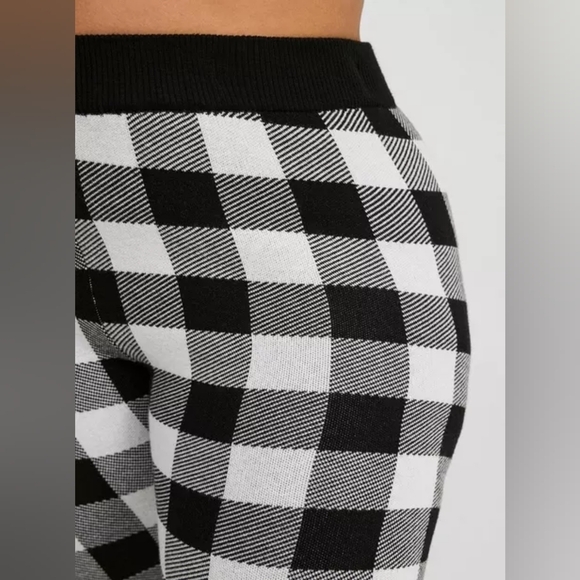 Torrid Full-Length Sweater Legging - Black & White Buffalo Plaid - NWT - Size 4 - Picture 3 of 4